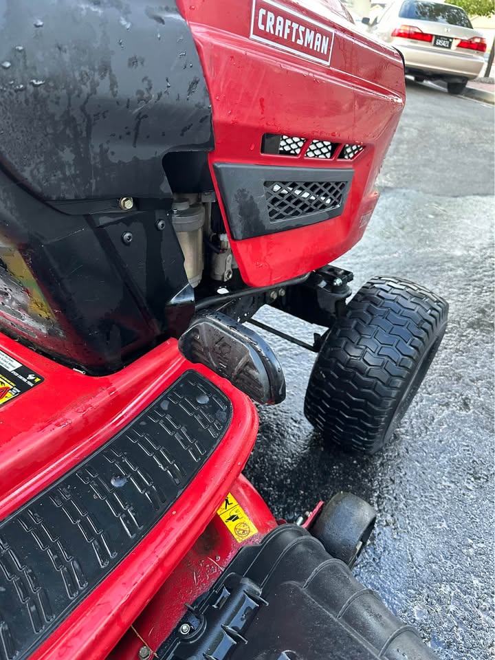 Craftsman T1000 Riding Mower